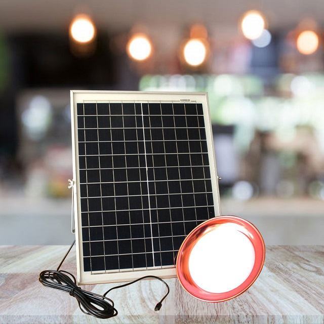 Đèn năng lượng mặt trời trong nhà sẽ giúp không gian bên trong ngôi nhà sáng sủa và ấm áp hơn bao giờ hết Đèn năng lượng mặt trời trong nhà sẽ giúp không gian bên trong ngôi nhà sáng sủa và ấm áp hơn bao giờ hết