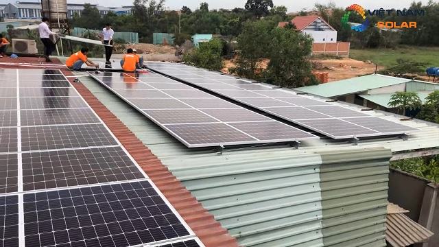 Đội ngũ lắp đặt vô cùng chuyên nghiệp của Việt Nam Solar Đội ngũ lắp đặt vô cùng chuyên nghiệp của Việt Nam Solar