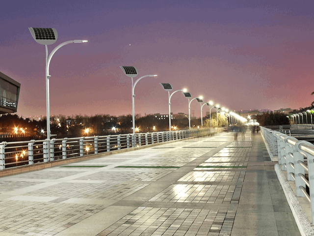 Nên đặt đèn tại những vị trí có ánh nắng chiếu nhiều.