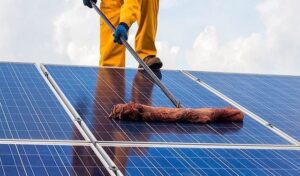 Các tấm pin năng lượng mặt trời tại Vĩnh Long hoặc những nơi khác cũng cần lau dọn nhé