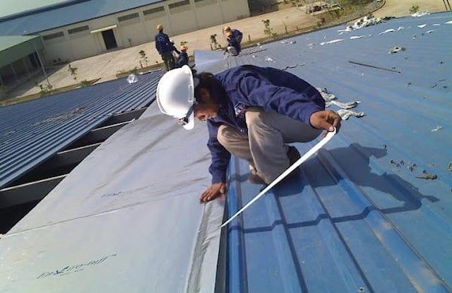 Việc đo đạc nhằm xác định mái tôn của bạn chống chịu được sức nặng của sản phẩm hay không?