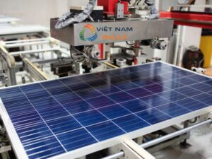 Robot sản xuất tấm pin năng lượng mặt trời
