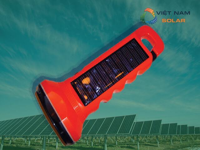 Vì sao nên sử dụng đèn pin năng lượng mặt trời