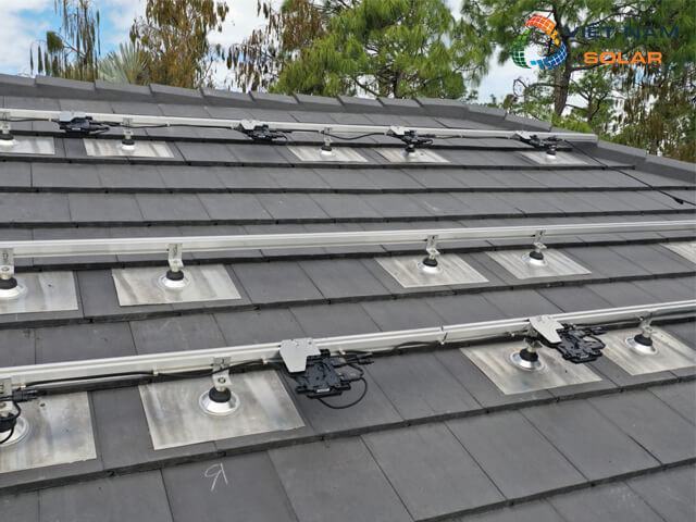 Lắp tấm pin năng lượng mặt trời trên mái ngói như nào