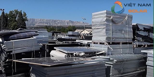 Vì sao cần xử lý pin mặt trời hết hạn