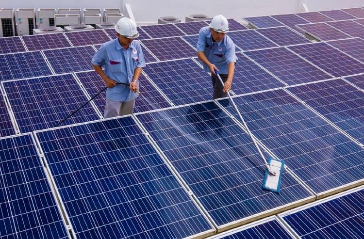 Làm gì khi tấm pin năng lượng mặt trời bị vô nước?