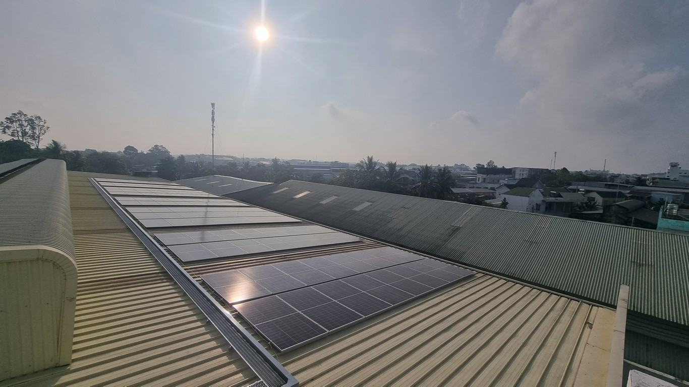 Bảng điều khiển năng lượng mặt trời là gì ?
