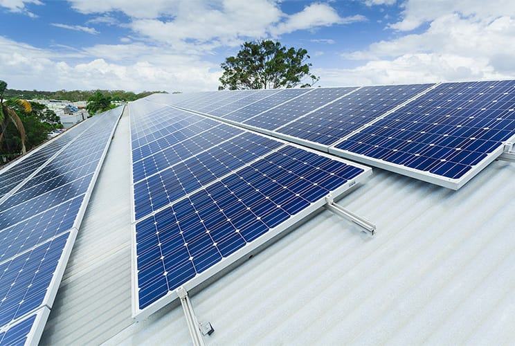 Hệ thống điện mặt trời hòa lưới bám tải không lưu trữ hoạt động như thế nào?
