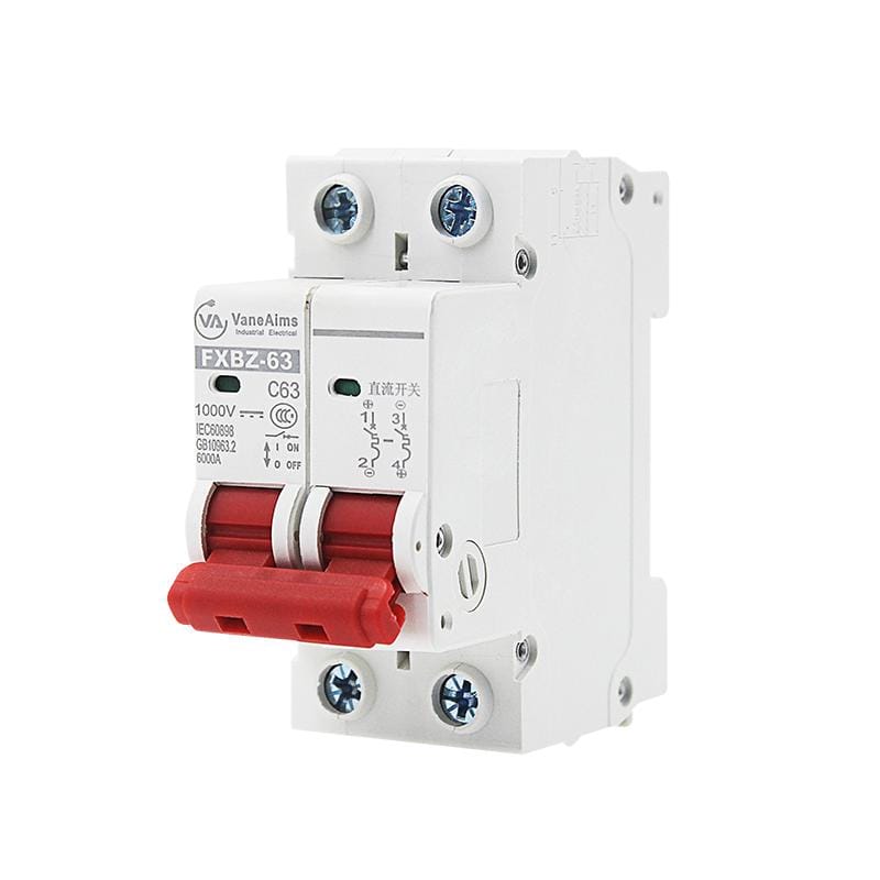 Có cần thiết lắp đặt CB DC cho mỗi tấm pin mặt trời trong hệ thống?