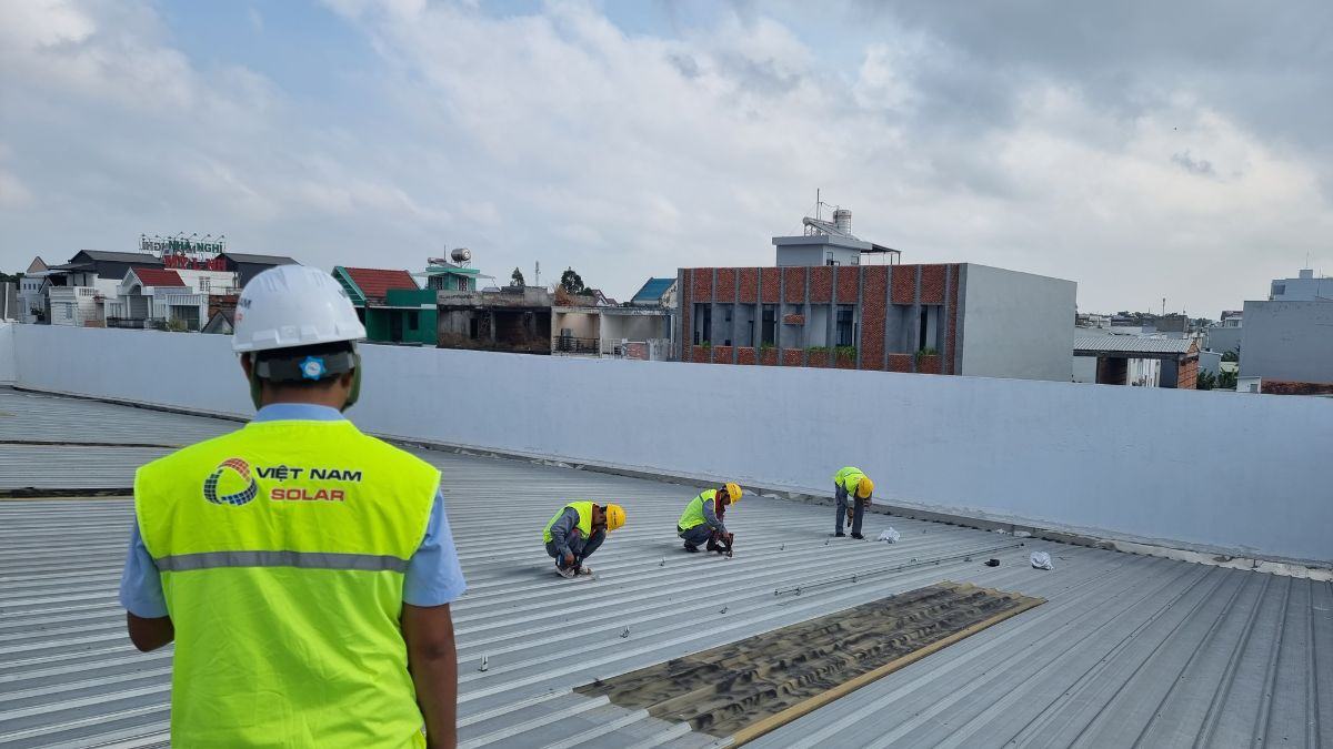 Hệ thống điện mặt trời hòa lưới có lưu trữ