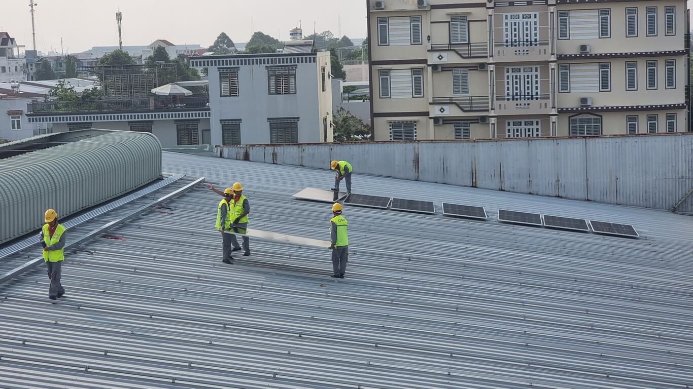 Đèn cắm đất năng lượng mặt trời