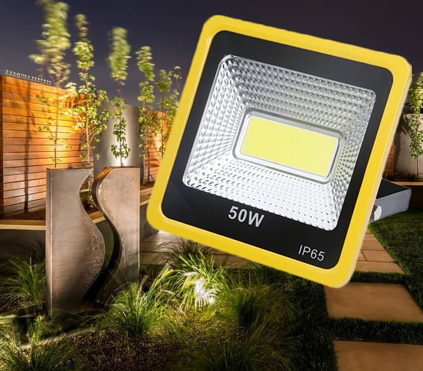 Đèn LED Pha Sạc có thể sạc lại được không