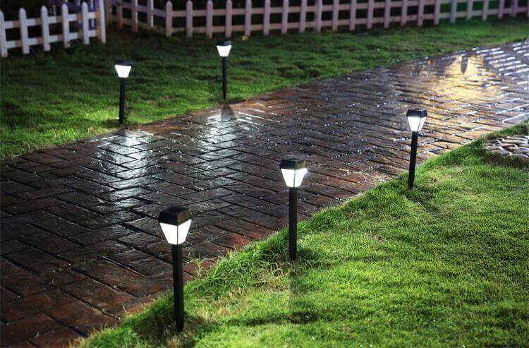 Lợi ích của đèn cắm đất năng lượng mặt trời