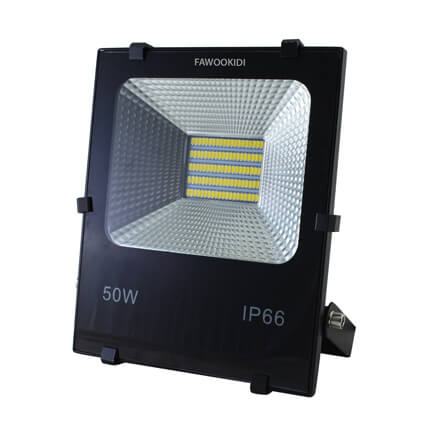 Tại sao bạn nên sử dụng đèn LED pha sạc