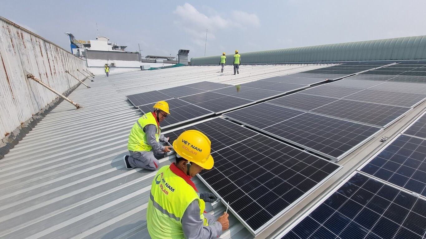 bien-tan-5-kwp-co-the-lap-duoc-bao-nhieu-tam-pin