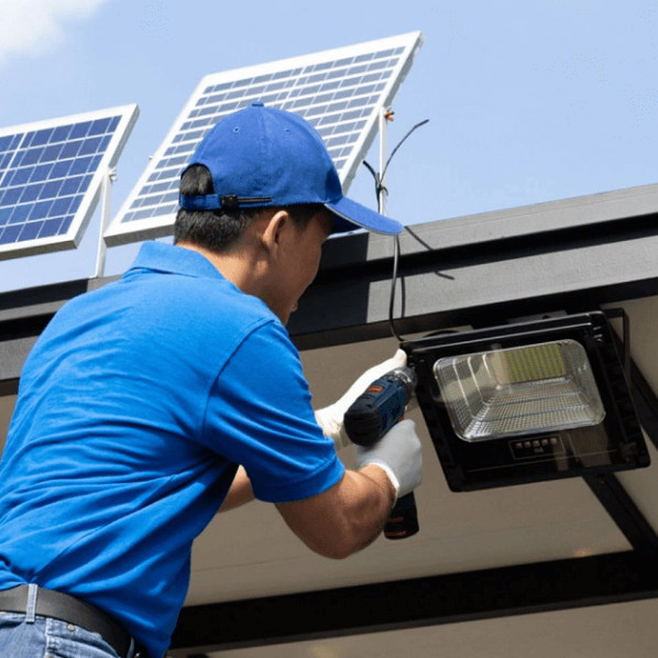 So sánh sự khác nhau giữa đèn đường liền thể và đèn tấm pin rời