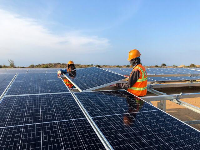 Yếu tố đánh giá vị trí và điều kiện môi trường cho hệ thống điện mặt trời công nghiệp từ xa