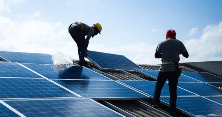 Cách để xác định một sự cố chạm đất trong hệ thống PV