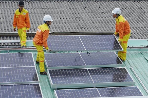 Có nên lắp điện mặt trời cho chùa?