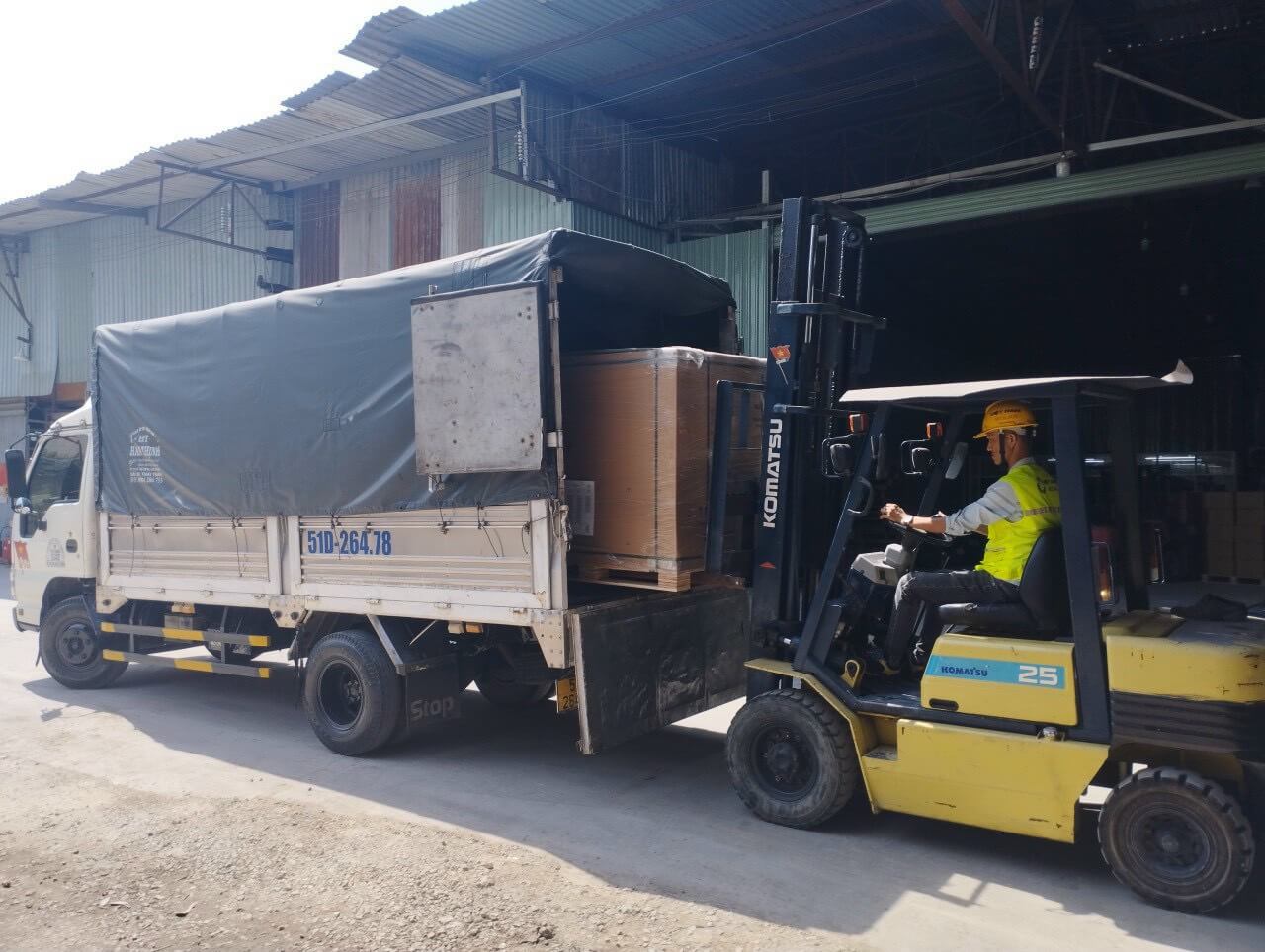 hệ thống nước nóng trung tâm Heatpump cho bể bơi