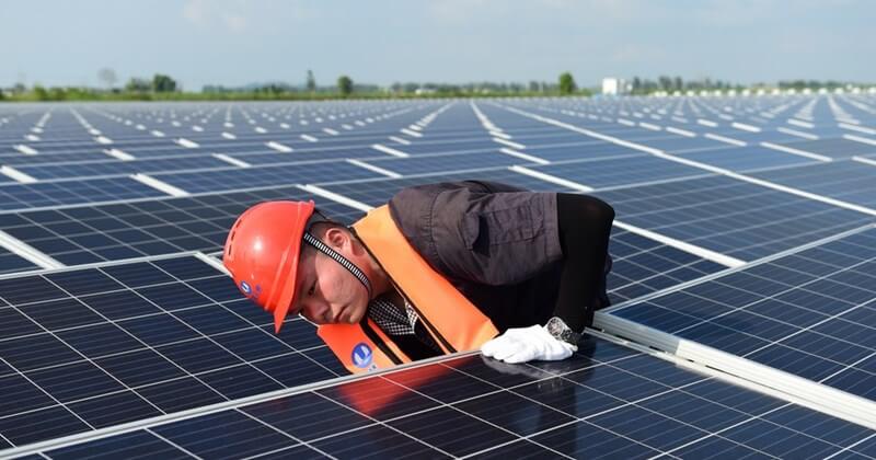 Nên lắp hệ thống điện mặt trời nào tại chùa?