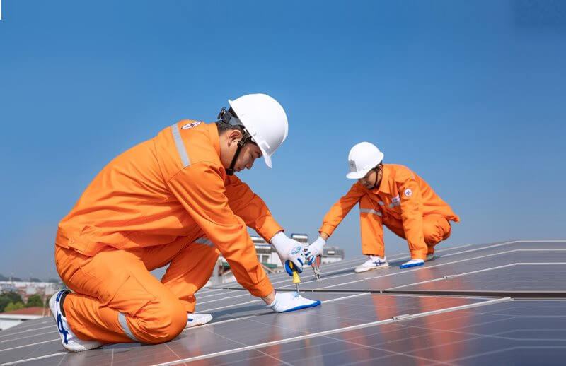 Tấm pin năng lượng mặt trời 390W có những thương hiệu nào trên thị trường?