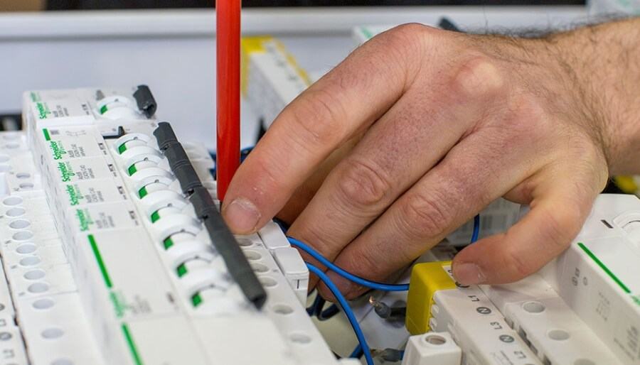 Thiết bị chống sét lan truyền (Surge Arrester) là gì?
