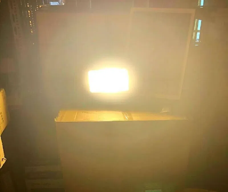 Tìm hiểu đèn pha năng lượng mặt trời ánh sáng vàng